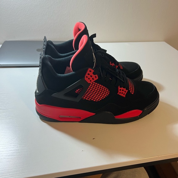 Jordan 4 red thunder size 10.5 worn once - Picture 4 of 5